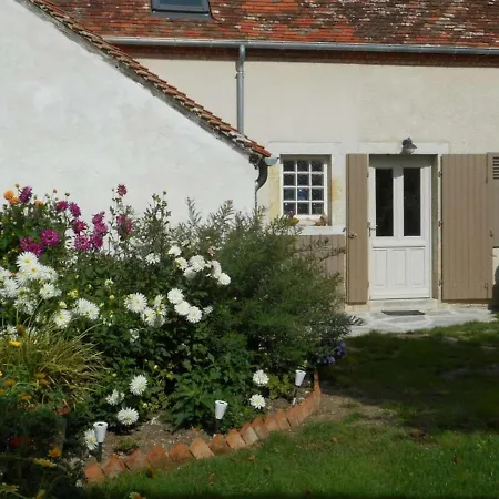 Le Veurdre, 3 Pieces, 4 Personnes - Fr-1-489-226 * Le Veurdre
