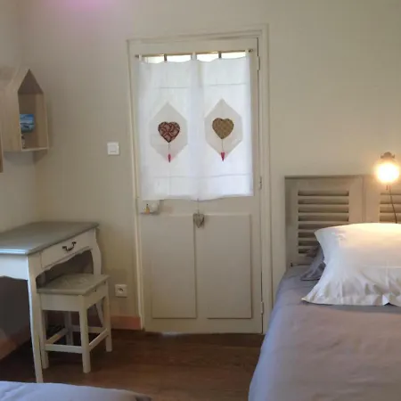 Le Veurdre, 3 Pieces, 4 Personnes - Fr-1-489-226 * Le Veurdre